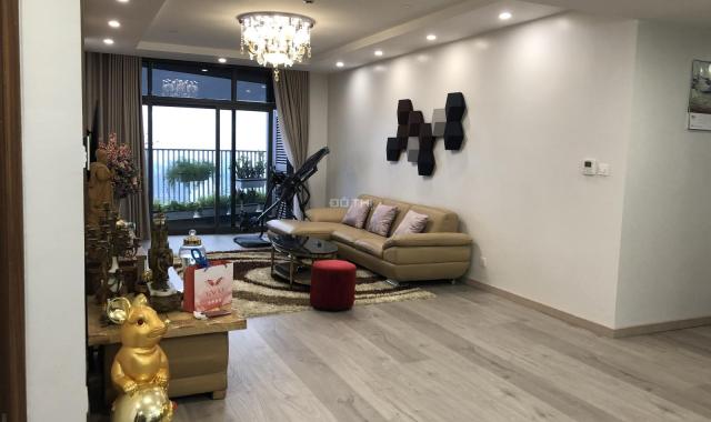 Cho thuê căn 3 ngủ full đồ đẹp ở Discovery - 302 Cầu Giấy, nhà thoáng view đẹp. Lh 0932438182