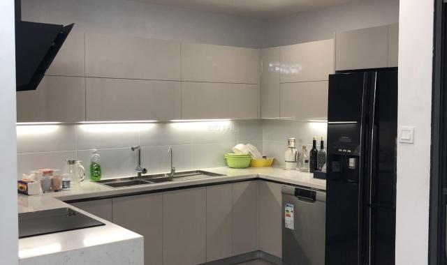 Cho thuê căn 3 ngủ full đồ đẹp ở Discovery - 302 Cầu Giấy, nhà thoáng view đẹp. Lh 0932438182