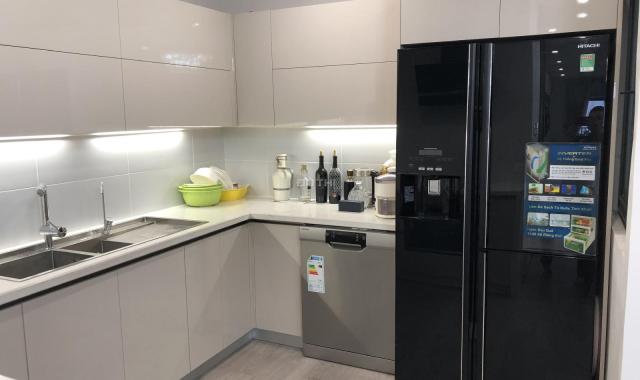 Cho thuê căn 3 ngủ full đồ đẹp ở Discovery - 302 Cầu Giấy, nhà thoáng view đẹp. Lh 0932438182