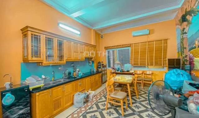 Bán nhà 37m2 phố nguyễn đình thi  view hồ tây