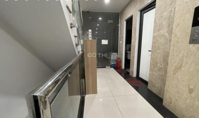 Bán tòa nhà Văn phòng 6 tầng thang máy mặt phố Nguyễn Văn Cừ, quận Long Biên.