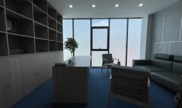 Bán tòa nhà Văn phòng 6 tầng thang máy mặt phố Nguyễn Văn Cừ, quận Long Biên.