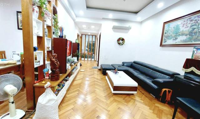 Chuyển công tác cần bán căn hộ Vinaconex 7 phố Hàm Nghi, DT 112m, Giá rẻ