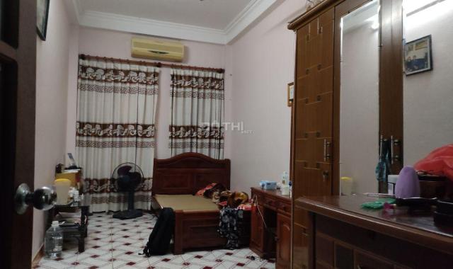 Bán nhà phố cổ, 1 nhà ra phố, ngõ 3 xe máy tránh, sổ riêng, 20m2, 4.5 tầng, 3.5 tỷ