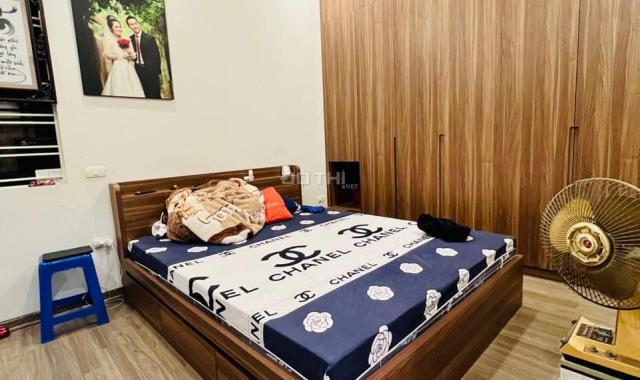 Bán Nhà Quận Đống Đa. Oto vào nhà, Gần Phố. 48m x4 tầng.MT4,6m. 8,x Tỷ