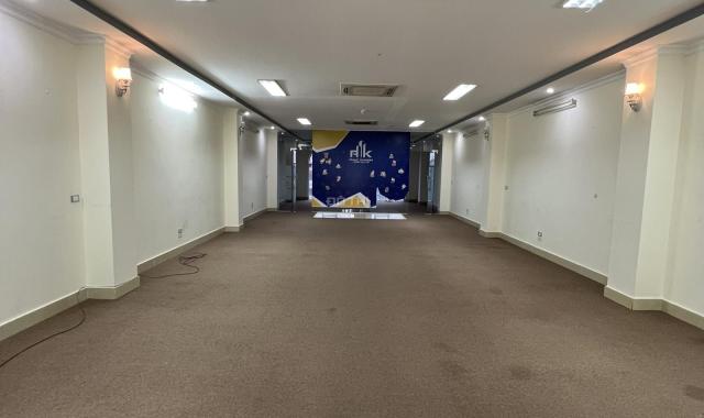 Chính chủ cho thuê văn phòng mặt đường Nguyễn Xiển, DTSD 150m2, thông sàn