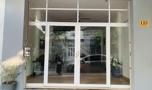 Chính chủ cần tiền bán gấp nhà mặt tiền đường Huy Cận, trung tâm Hải Châu