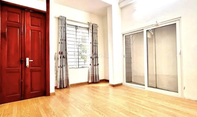 Bán gấp nhà Bạch Mai 50m2, 5 tầng, MT 4,5M, ba gác 2 thoáng , gần phố nhỉnh 6 tỷ TL