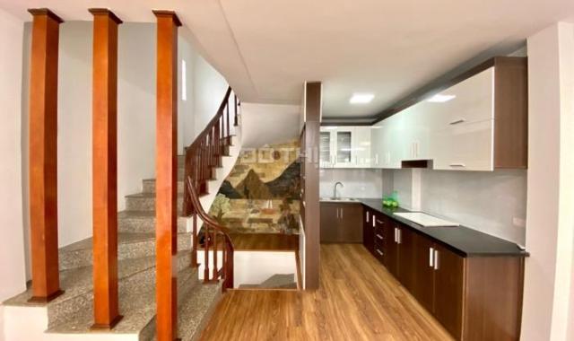 Bán nhà ngõ 38 Xuân La 32m2 xây 5 tầng, nhà mới hoàn thiện, nội thất cao cấp, xách vali về ở luôn