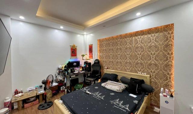 Cần bán nhà Kim Đồng-Giáp Bát, 35m2 x 6T 4 phòng ngủ đẹp, ô tô gần, ở ngay. Giá 3,5 tỷ