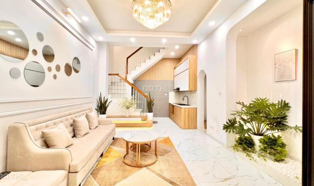 Ảnh thật Nhà trung tâm Đống Đa 40m2, 4 tầng, MT 5M, tặng nội thất, giá 4 tỷ TL