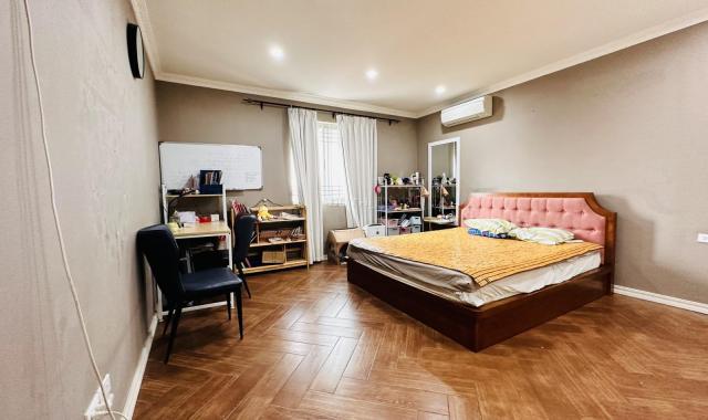 Cần bán căn hộ chung cư 180m2 trung tâm quận Ba Đình gần Lăng Bác full đồ giá hơn 7 tỷ.