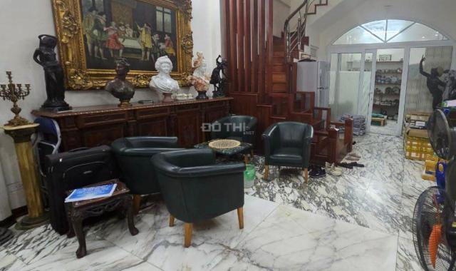 Bán nhà Cầu Giấy, ôtô tránh, kinh doanh tuyệt vời, 63m2, nhỉnh 12 tỷ
