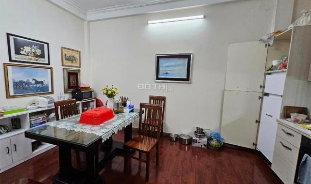 Bán nhà Cầu Giấy, ôtô tránh, kinh doanh tuyệt vời, 63m2, nhỉnh 12 tỷ
