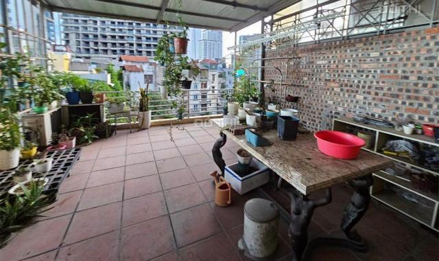 Bán nhà Cầu Giấy, ôtô tránh, kinh doanh tuyệt vời, 63m2, nhỉnh 12 tỷ
