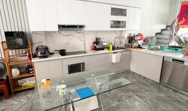 Bán Nhà Phố Thái Hà, Phân Lô Ô Tô , Ở Ngay ,60m x5 Tầng, MT5m. 13,4 tỷ