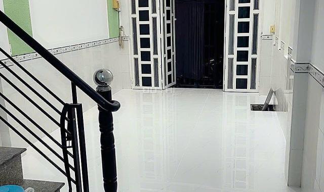 8,5tr/tháng- 3PN- Nguyên căn Phạm Thế Hiển P6 Q8,  gần trường TH Phan Đăng Lưu, nhà sơn mới ở liền