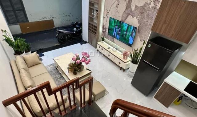 Bán gấp nhà Thái Thịnh – 5 Tầng – 6 ngủ - chỉ 7.9 tỷ- ô tô đỗ cửa ngày đêm 50m2