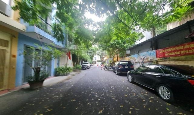 Hiếm, nhà 3 tầng oto vào nhà phố Liễu Giai, Ba Đình. 142m2 31tỷ. Mặt tiền lớn, xây tòa căn hộ