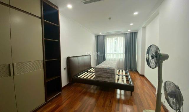 Bán căn hộ chung cư Mandarin Hoàng Minh Giám, 3 phòng ngủ, hướng Đông Nam, dt 128m2