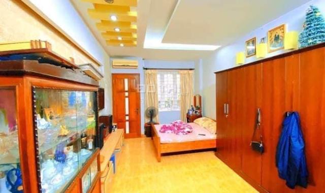 Tôi muốn bán căn nhà Lê Duẩn 47m2, ô tô đỗ cửa, kinh doanh, nhà 5 tầng, giá 4,038 tỷ TL