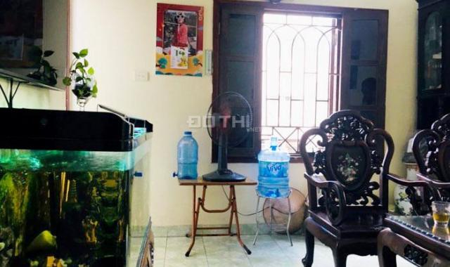 Bán nhà tập thể mặt phố ngã tư Tân Mai - Kim Đồng, 65m2 2PN, đẹp, ô tô đỗ. Giá 1,58 tỷ