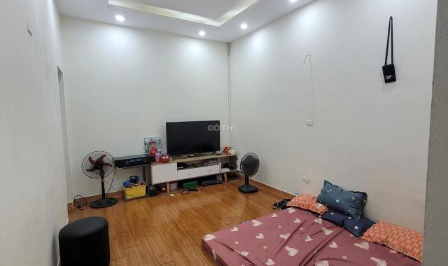 Bán gấp nhà mặt phố Đông Tác, MT 5m, đang kinh doanh, 40m2, ô tô đỗ, nhỉnh 6 tỷ TL