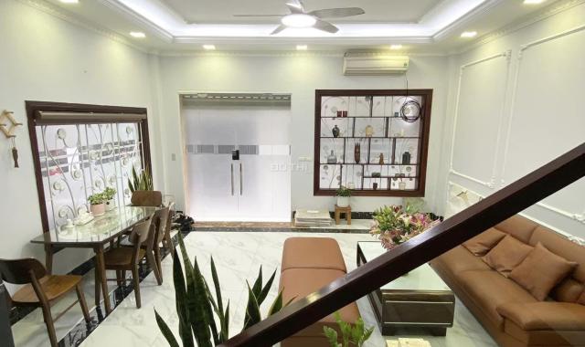Siêu Phẩm: Bán Nhà Mặt Hồ Ba Mẫu. Lô góc, Ngõ Thông. 38m Nhỉnh 4 tỷ.