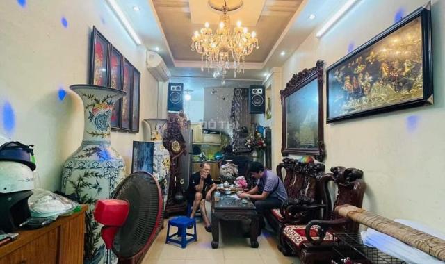 Cần bán nhà HOÀNG MAI 32m2,5 tầng ,mặt tiền 3,2 oto đỗ cửa