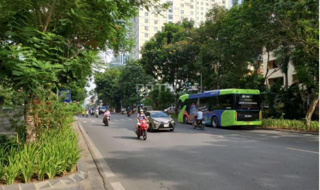 Bán nhà mặt phố Huỳnh Thúc Kháng để ra ngoại ô sống, diện tích 135m2, 6T, mặt tiền rộng, tin thực