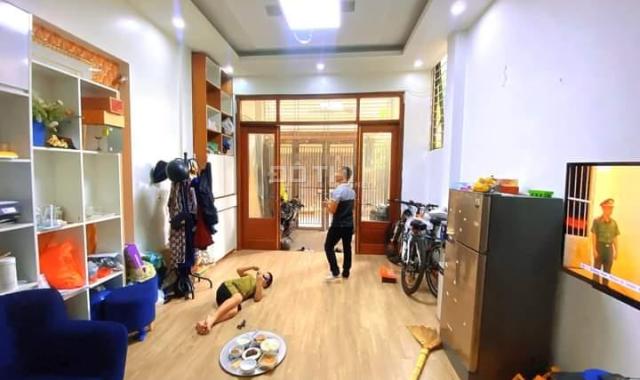 Bán nhà 70m2 gara ôtô kinh doanh sầm uất phố dương quảng hàm