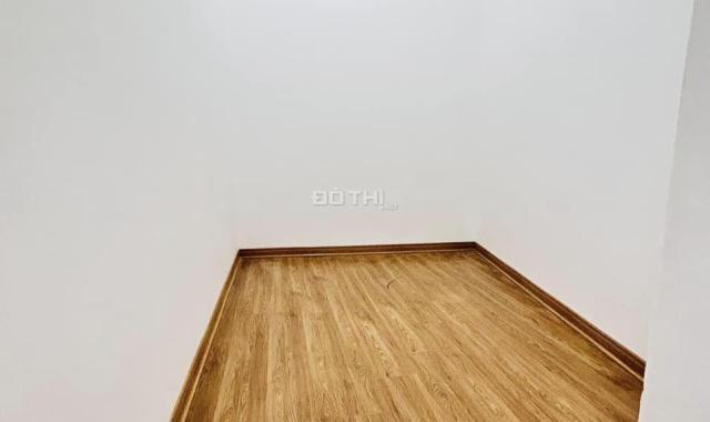 Tôi bán nhà ngõ Ngô Gia Tự,LB giá 2.95 tỷ, 30m2x5T, mới đẹp, ở luôn