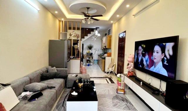 Bán nhà bát khối dân xây lô góc ô tô 40m mặt tiền 4.5m 5 tầng giá 3 tỷ 1