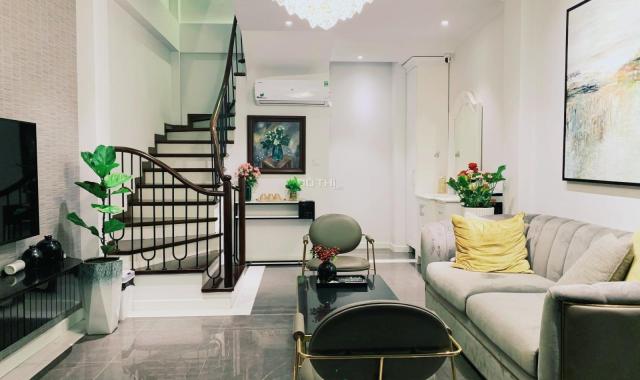 Bán nhà Chương Dương Độ, DT: 28m2 x 4.5 tầng, MT: 4m, lô góc, SĐCC, 2.85 tỷ