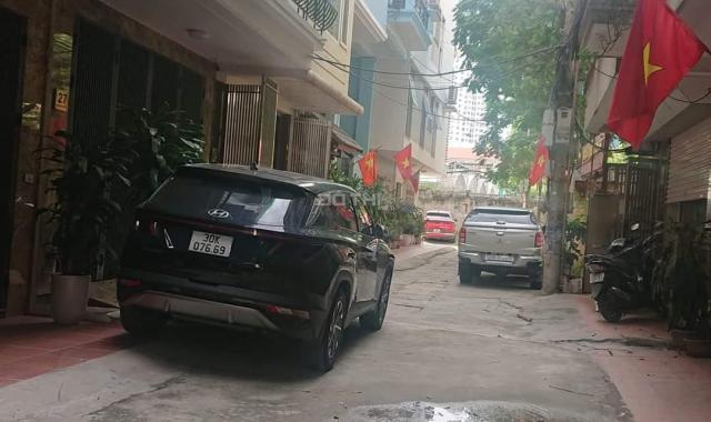 Bán Nhà phân lô Hoàng Quốc Việt, 4 tầng, ô tô vào nhà, giá 9.X tỷ