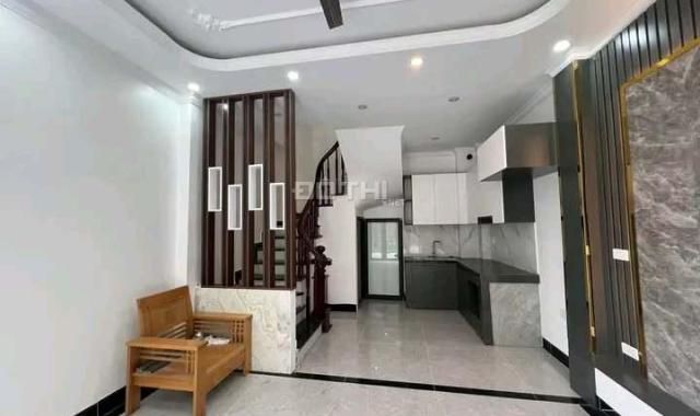 Bán nhà Thanh Am 31m , ô tô đổ cổng, cách 1 nhà ra trục ô tô tránh nhau, 30m ra mặt phố