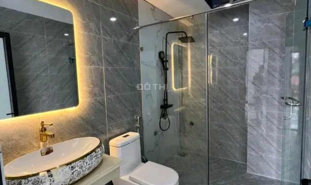 Bán nhà Thanh Am 31m , ô tô đổ cổng, cách 1 nhà ra trục ô tô tránh nhau, 30m ra mặt phố