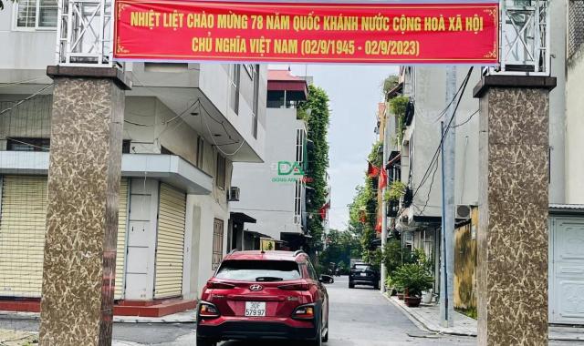Bán nhà thị trấn Đông Anh xây 4 tầng đường ô tô nhỉnh 2 tỷ