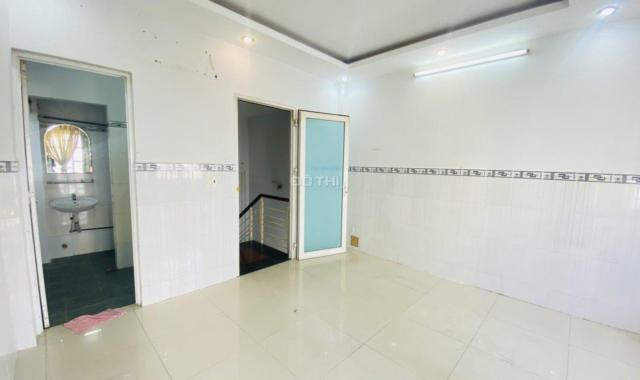 NHÀ 104 M²- 1 TRỆT, 1 LẦU 4 PHÒNG TRỌ LỐI ĐI RIÊNG, NGAY SIÊU THỊ METRO, BÁN GẤP 7T9