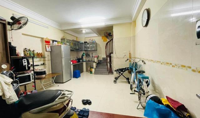 Bán nhà phố Vĩnh Phúc - Ba đình 28m 5 tầng ở ngay giá 3.5 tỉ