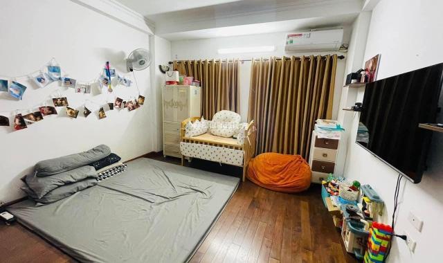Bán nhà phố Vĩnh Phúc - Ba đình 28m 5 tầng ở ngay giá 3.5 tỉ