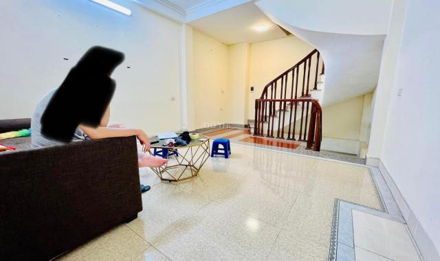 Bán nhà phố Vĩnh Phúc - Ba đình 28m 5 tầng ở ngay giá 3.5 tỉ