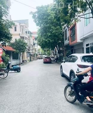 Bán nhà gần Trường Lâm 4 tầng , giá 2.6 tỷ, rẻ nhất Long Biên, dân xây, sổ chuẩn pháp lí