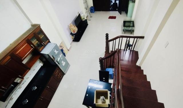 Hiếm, bán ngôi nhà nhỉnh 6 tỷ, ô tô qua đường Nguyễn Trãi, 40m, mt 4m, sổ vuông ko lỗi phong thủy.