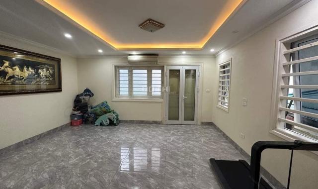 Bán gấp nhà mặt phố Bùi Xương Trạch, Q Thanh Xuân, 70m2, 7 tầng, cho thuê 50 triệu/1 T, giá 11 tỷ