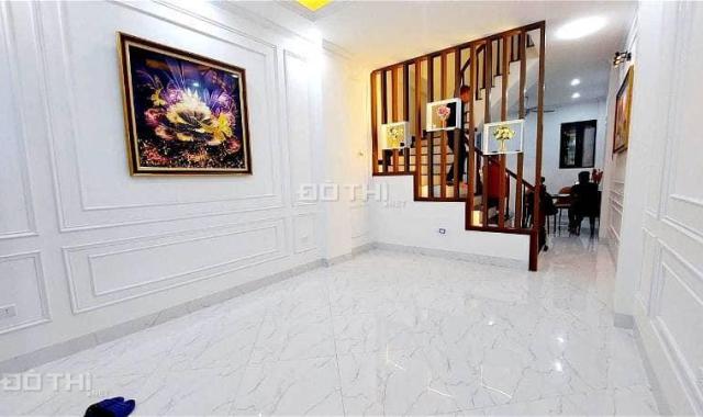 Bán nhà Dân xây ở Lạc Long Quân - ô tô - 5Tầng - thửa đất vuông đẹp Nhỉnh 5 tỷ.