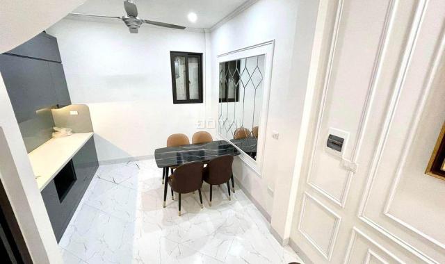 Bán nhà Dân xây ở Lạc Long Quân - ô tô - 5Tầng - thửa đất vuông đẹp Nhỉnh 5 tỷ.