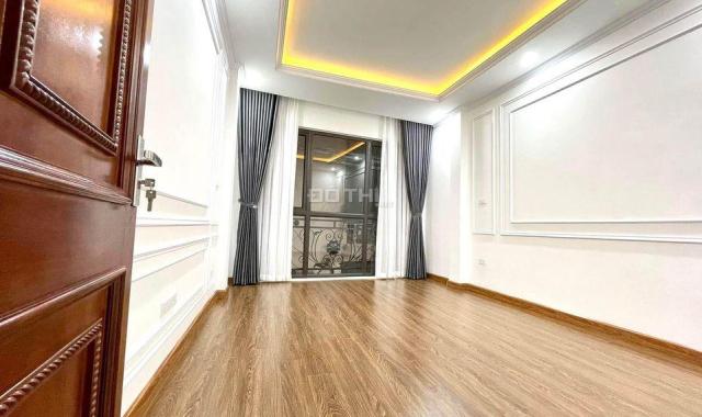 Bán nhà Dân xây ở Lạc Long Quân - ô tô - 5Tầng - thửa đất vuông đẹp Nhỉnh 5 tỷ.