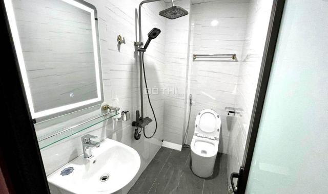 Bán nhà Dân xây ở Lạc Long Quân - ô tô - 5Tầng - thửa đất vuông đẹp Nhỉnh 5 tỷ.