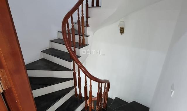 Bán nhà gần UB, sân chơi, ô tô đỗ cổng, ngõ 3m 30m2 5 tầng MT 4.3 m ở luôn chỉ 3.7 tỷ 0948031338